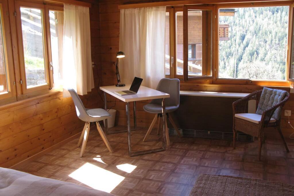 Alpia 26 - Zwei Zimmerwohnung In Traditionellem Walliser Haus Gasenried Extérieur photo