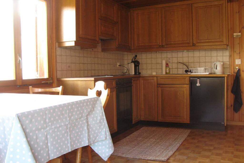 Alpia 26 - Zwei Zimmerwohnung In Traditionellem Walliser Haus Gasenried Extérieur photo